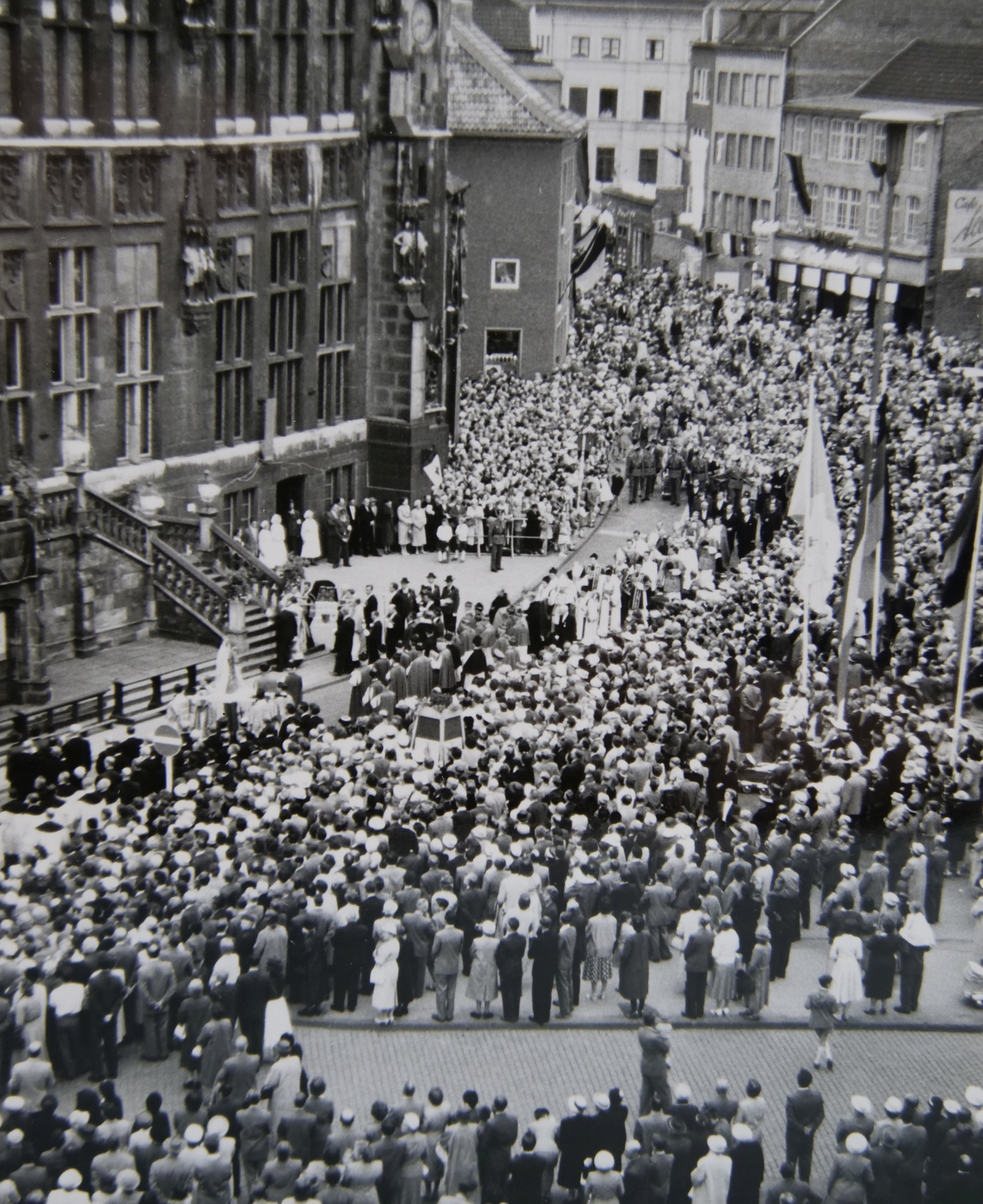 Historische Aufnahme einer Prozession während der Heiligtumsfahrt Aachen im Jahr 1954 (c) Diözesanarchiv Aachen / Repro: Bistum Aachen / Anja Klingbeil