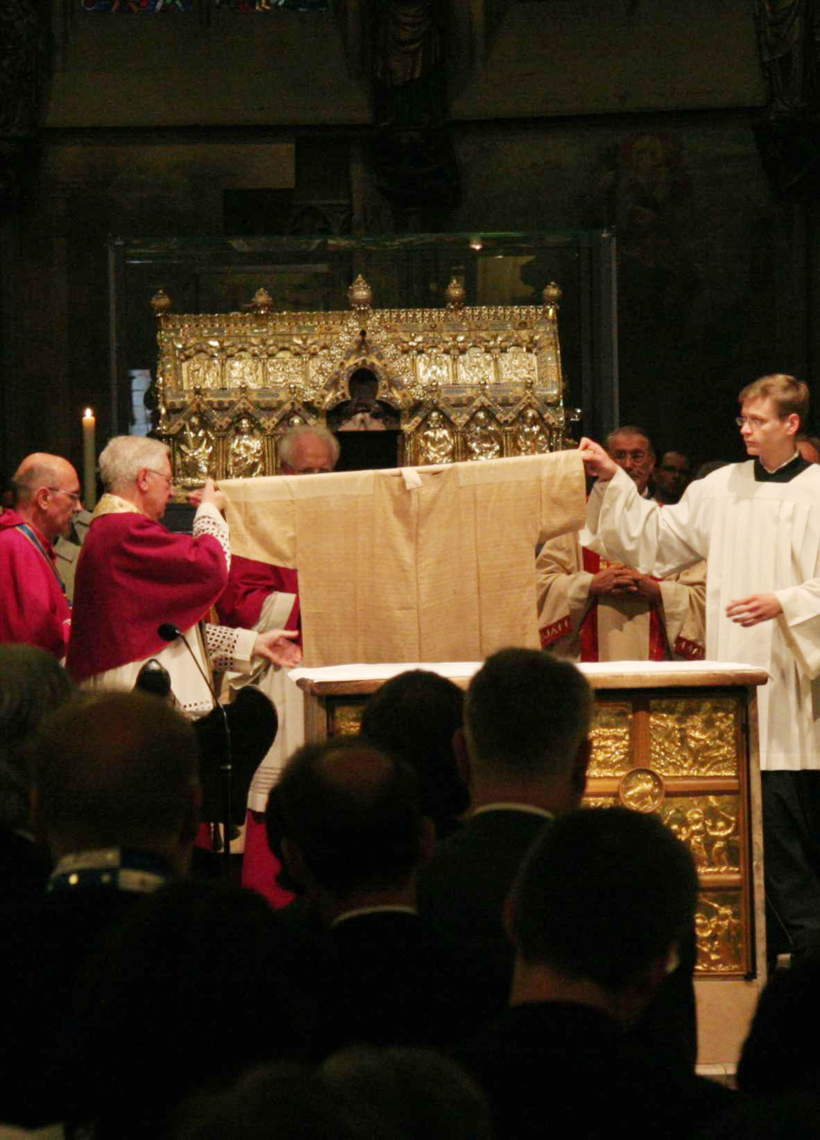A túnica da Nossa Senhora (c) Bistum Aachen