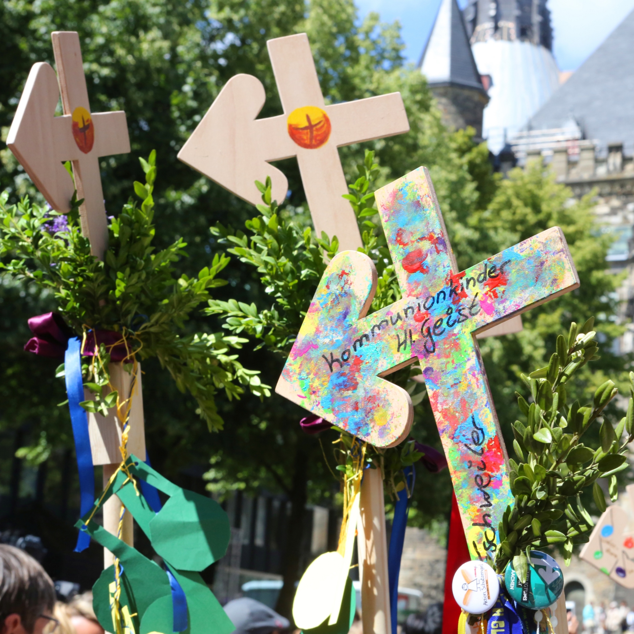 Bunt und vielfältig: So sahen die Pilgerkreuze bei der Heiligtumsfahrt Aachen 2014 aus – und so sollen sie auch 2021 wieder aussehen.