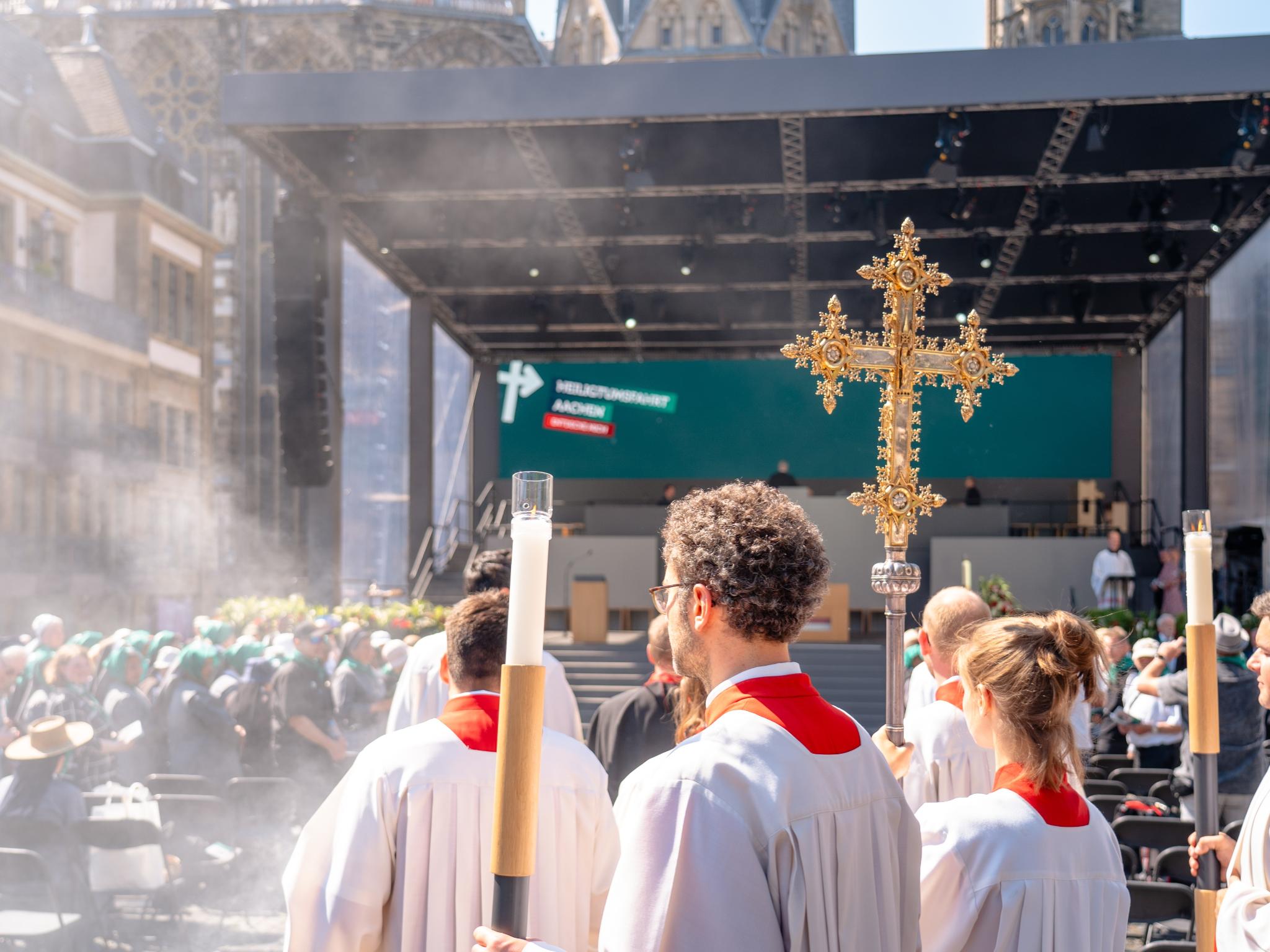 Bischof Helmut Dieser zelebriert Pilgergottesdienst am Sonntag