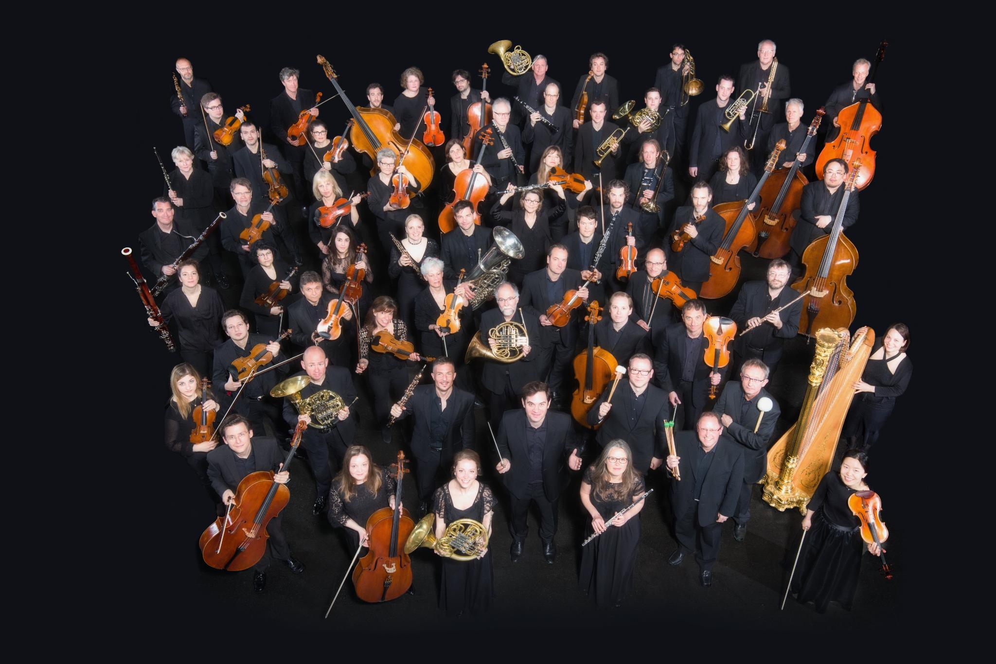 Künstler Kulturprogramm Entdeckerbühne Katschhof Heiligtumsfahrt 2023: Dienstag, 13. Juni, ab 20 Uhr
Auch das Sinfonieorchester Aachen macht der Heiligtumsfahrt seine Aufwartung! Auf dem Programm stehen: Haydn: Sinfonie Nr. 26, d-Moll 'Lamentatione', Vivaldi: Konzert für 2 Trompeten, C-Dur, Mozart: Sinfonie Nr. 41, C-Dur 'Jupiter', Trompetensolisten sind Huub Versteegen und István Lukács. Die musikalische Leitung hat Generalmusikdirektor Christopher Ward